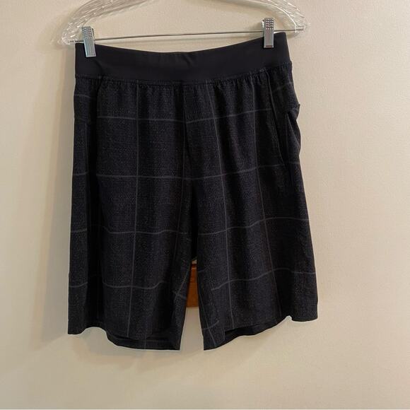 Lululemon Men’s Shorts Size Medium Gray Check Run Performance Outdoor Gym - Picture 4 of 10